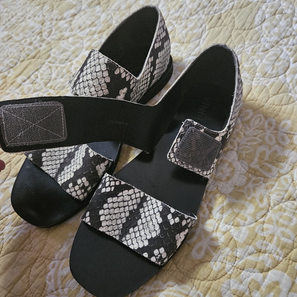 Vince Salina Python Print Sandals Size 8 - Picture 7 of 11